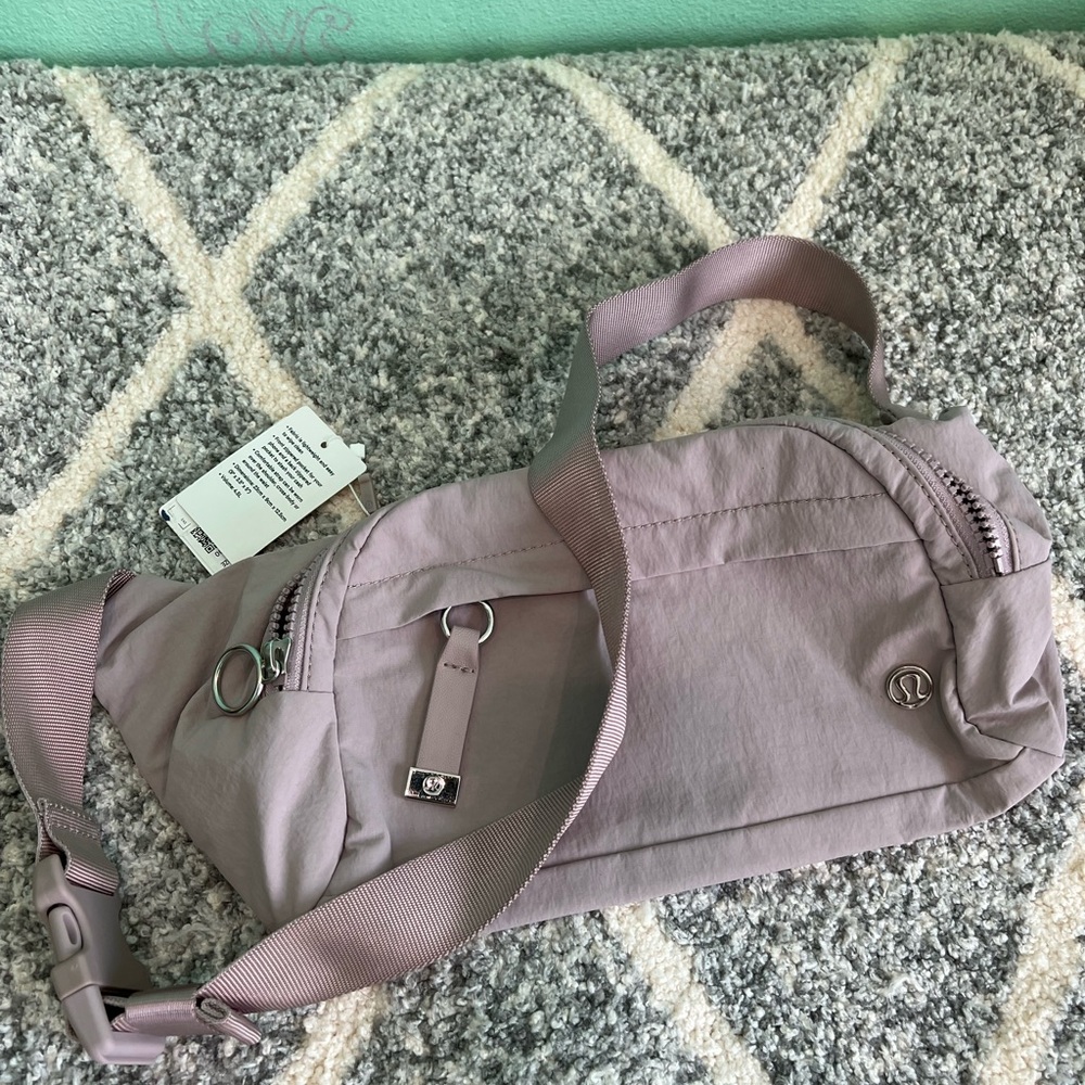 Lululemon athelica NWT On the beat belt bag